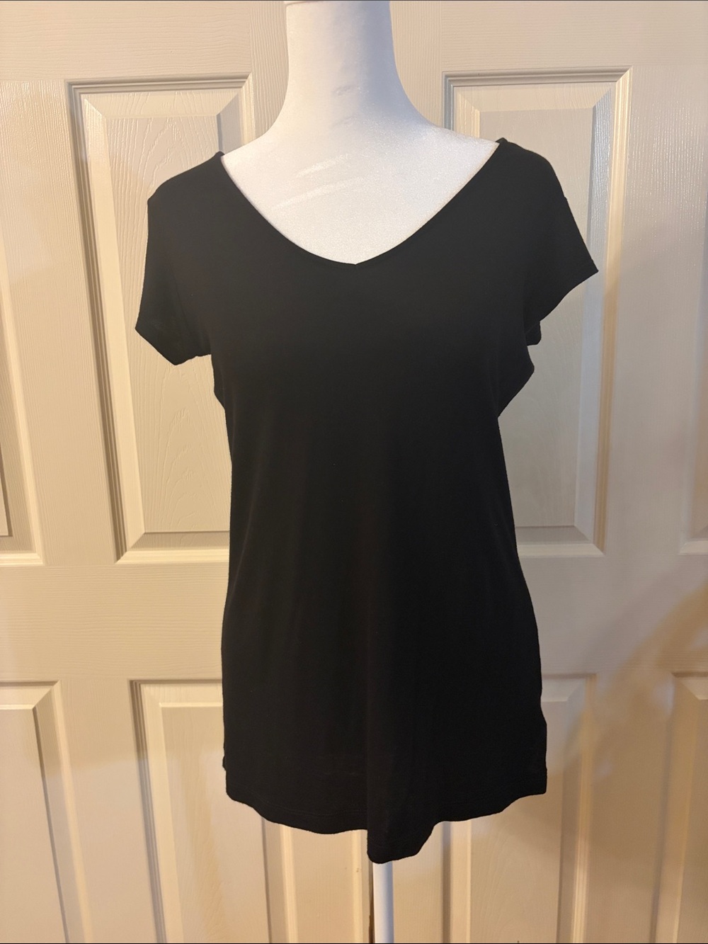 Tahari Black V-Neck Short Sleeve Tee